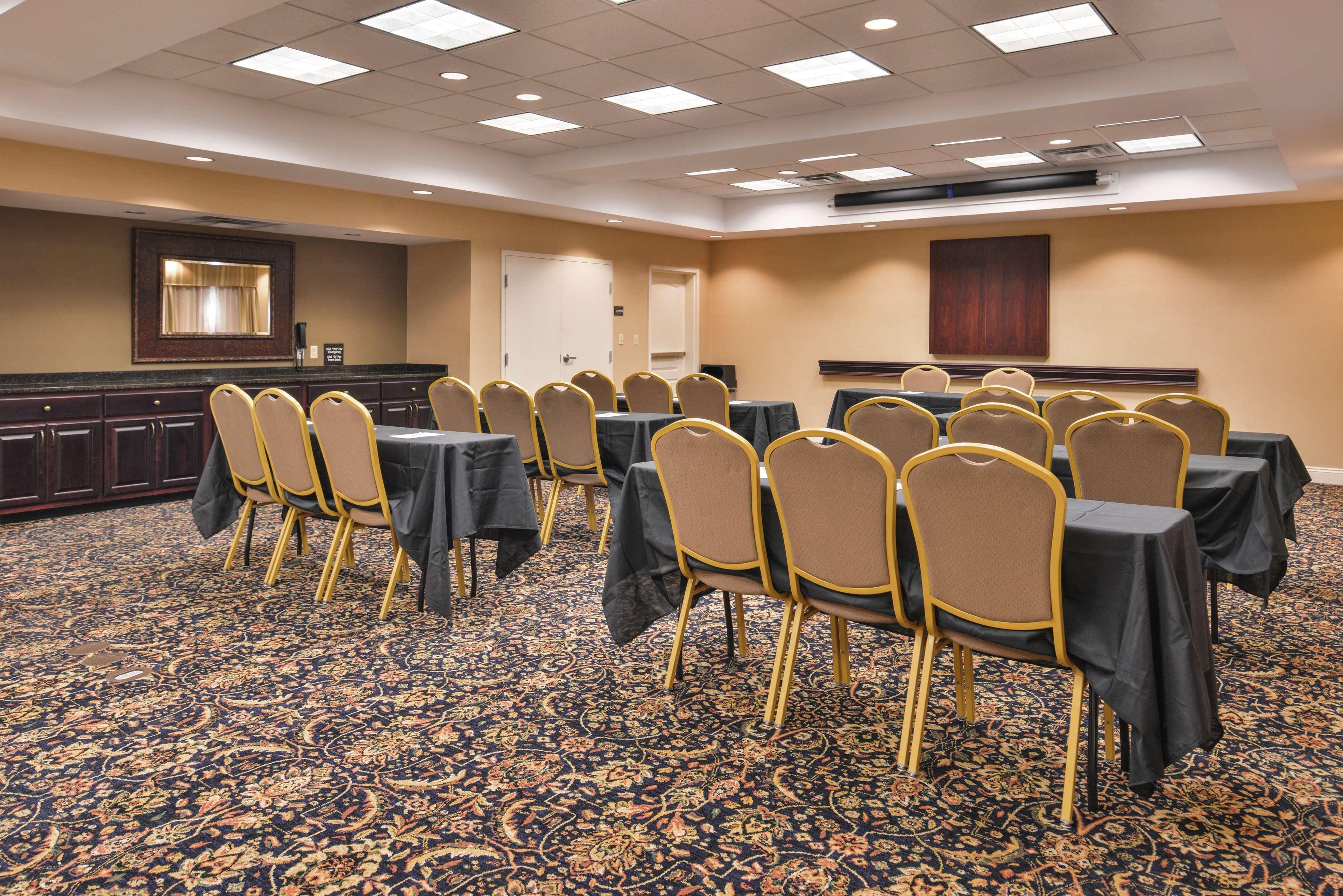 Hampton Inn Jackson-College Avenue Eksteriør billede