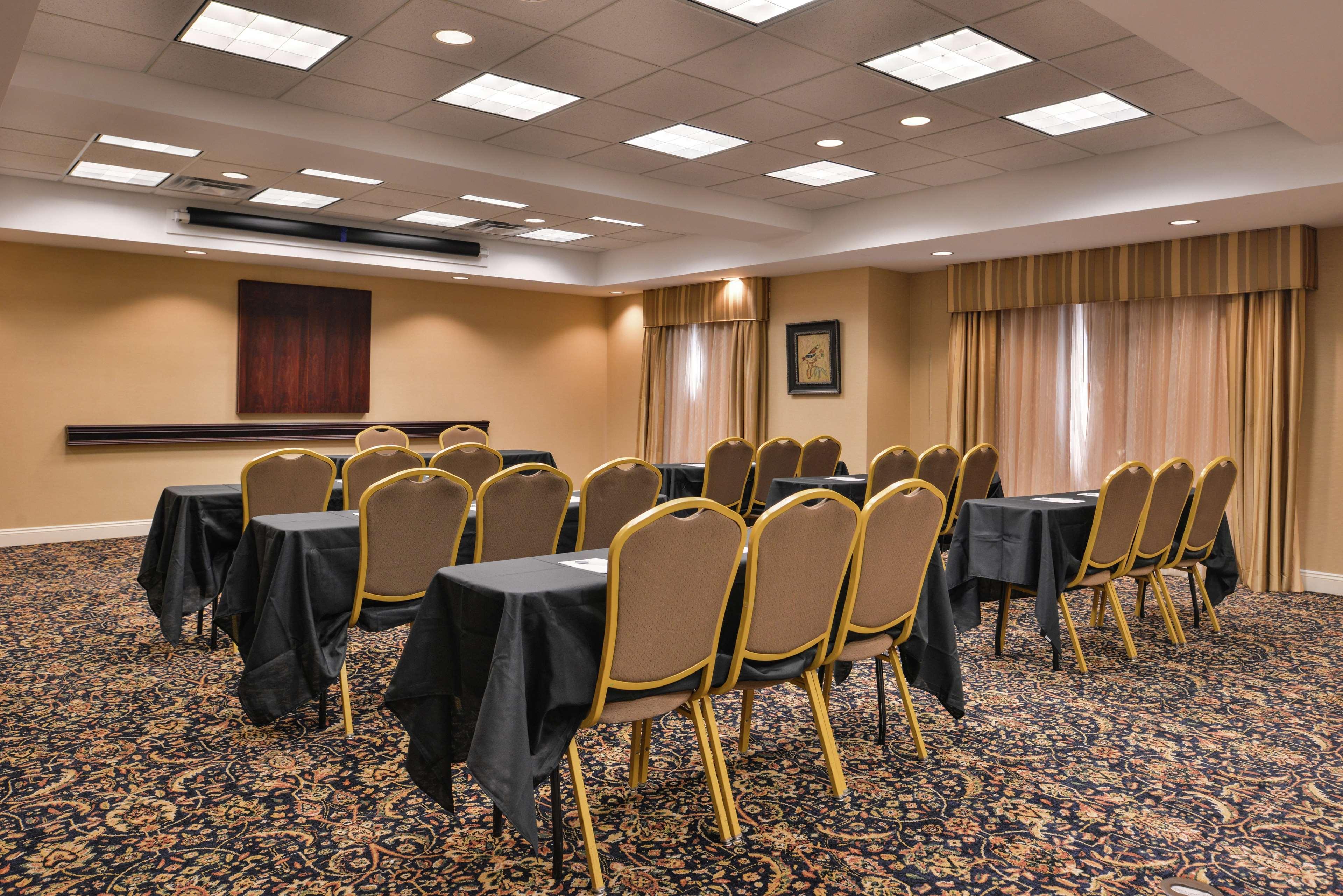 Hampton Inn Jackson-College Avenue Eksteriør billede