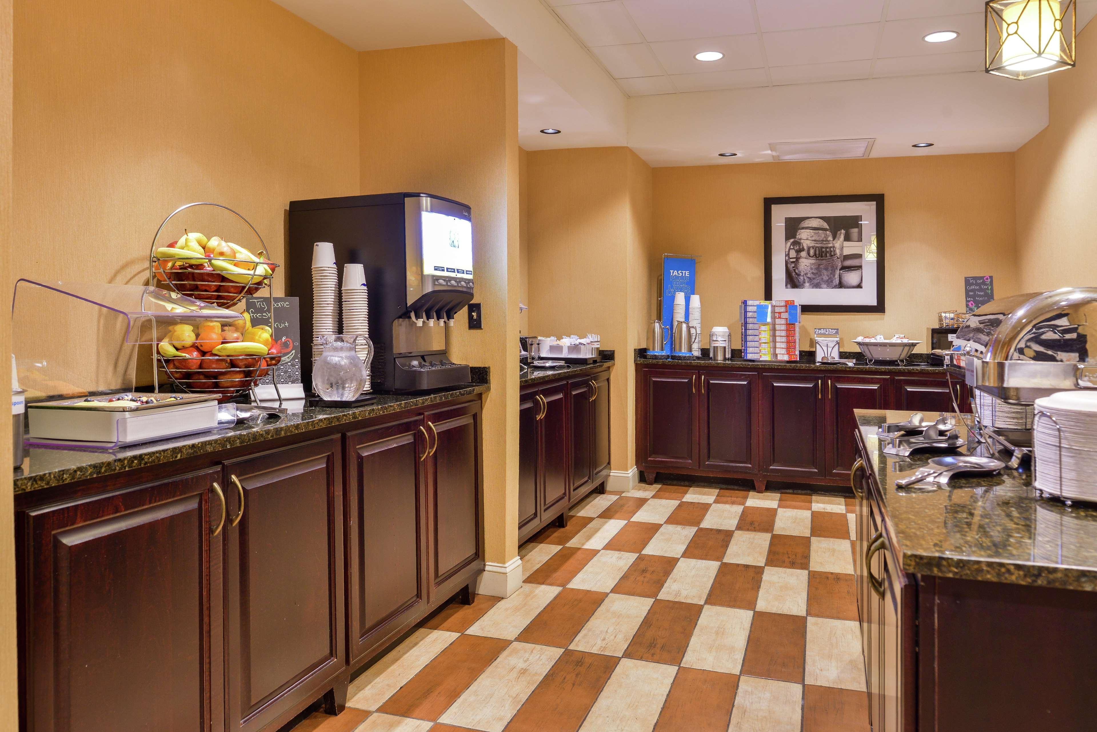 Hampton Inn Jackson-College Avenue Eksteriør billede