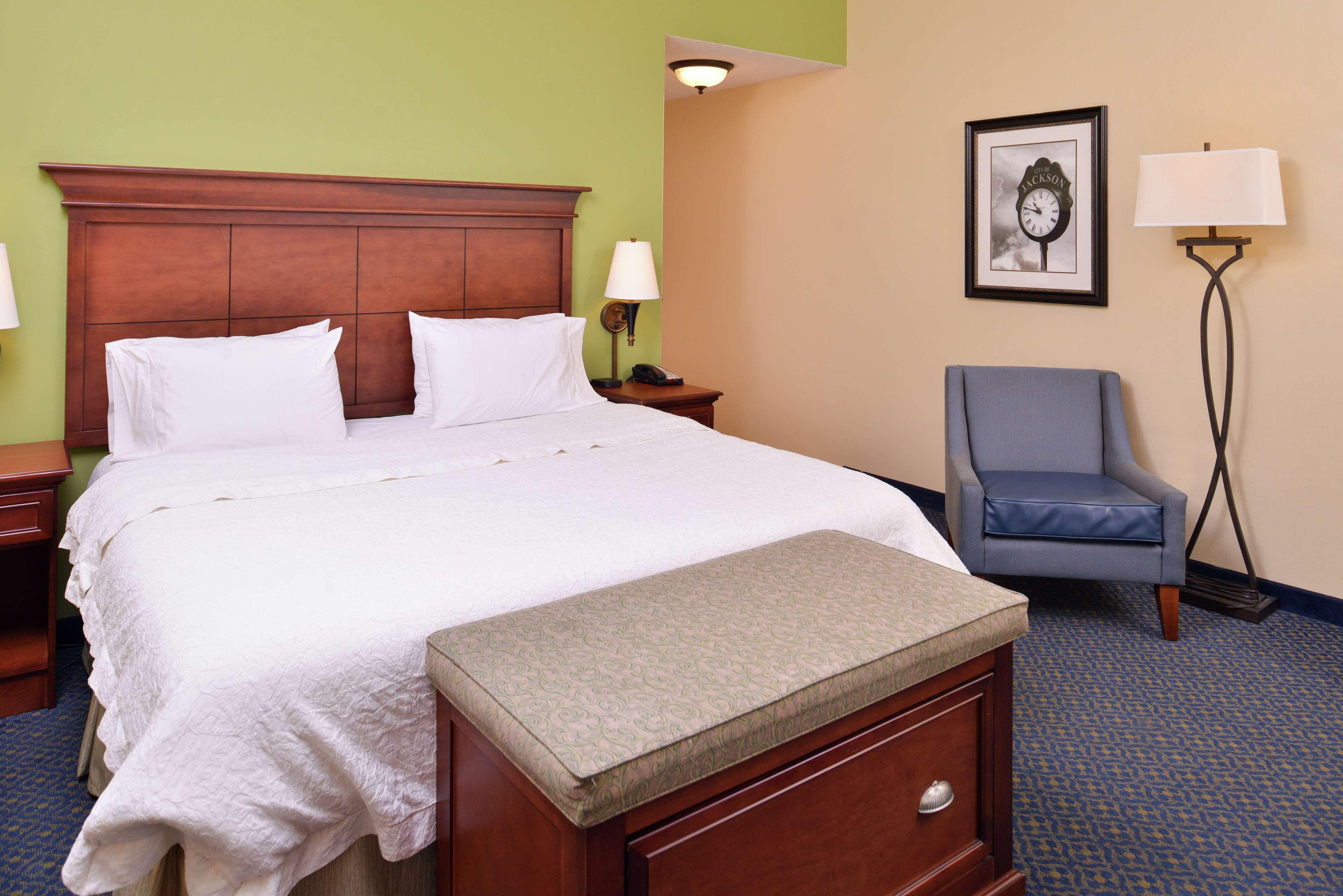 Hampton Inn Jackson-College Avenue Eksteriør billede