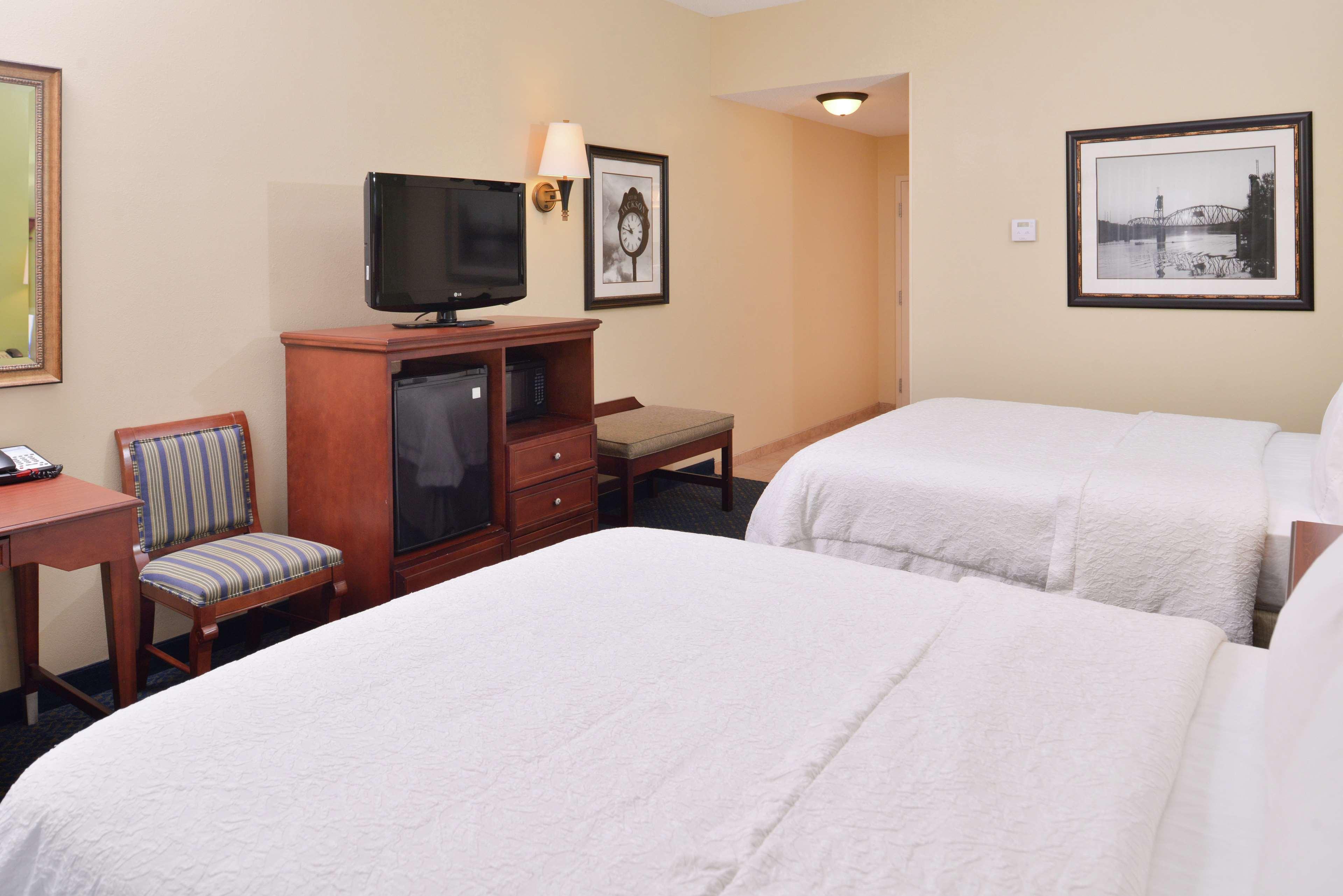 Hampton Inn Jackson-College Avenue Eksteriør billede