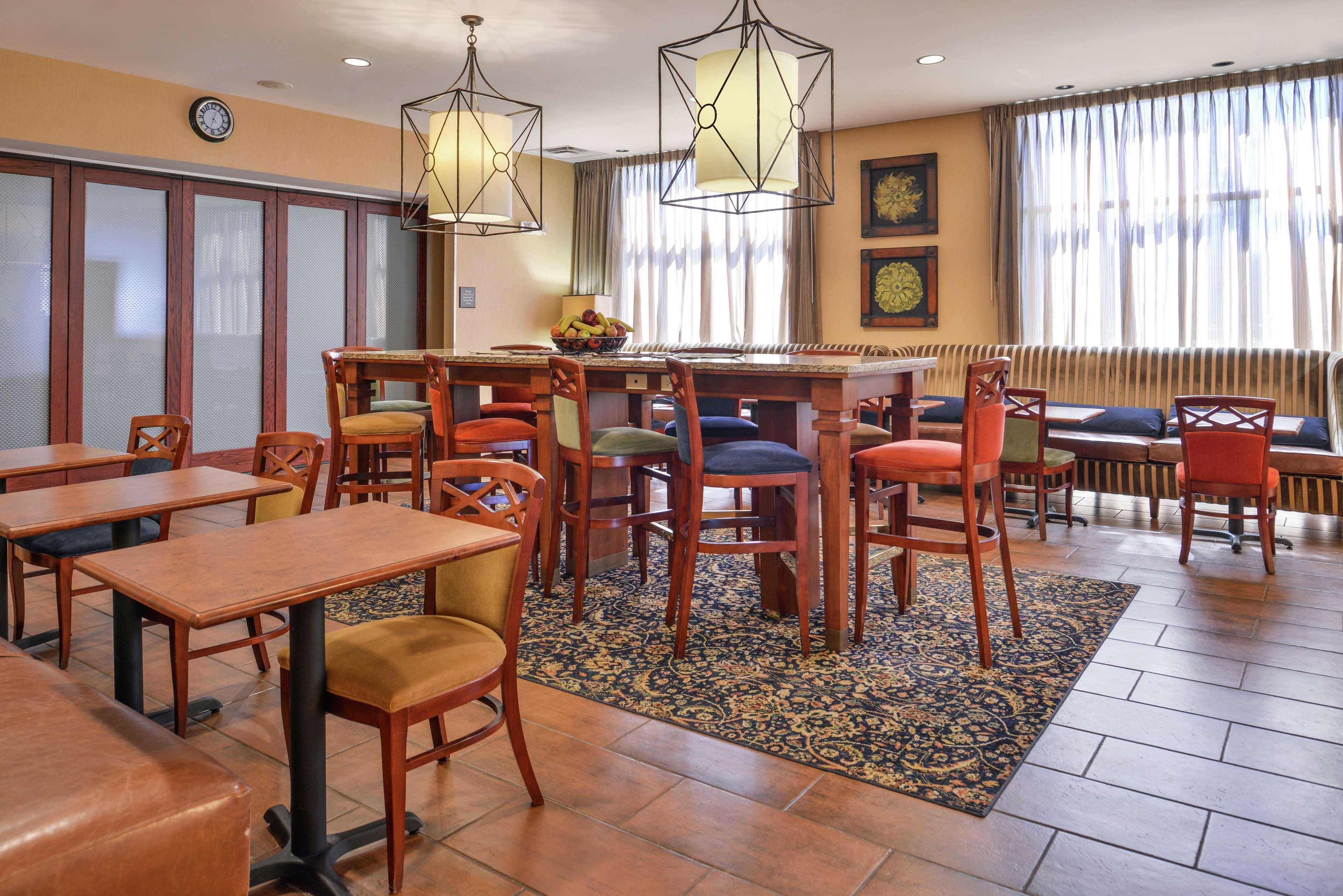 Hampton Inn Jackson-College Avenue Eksteriør billede