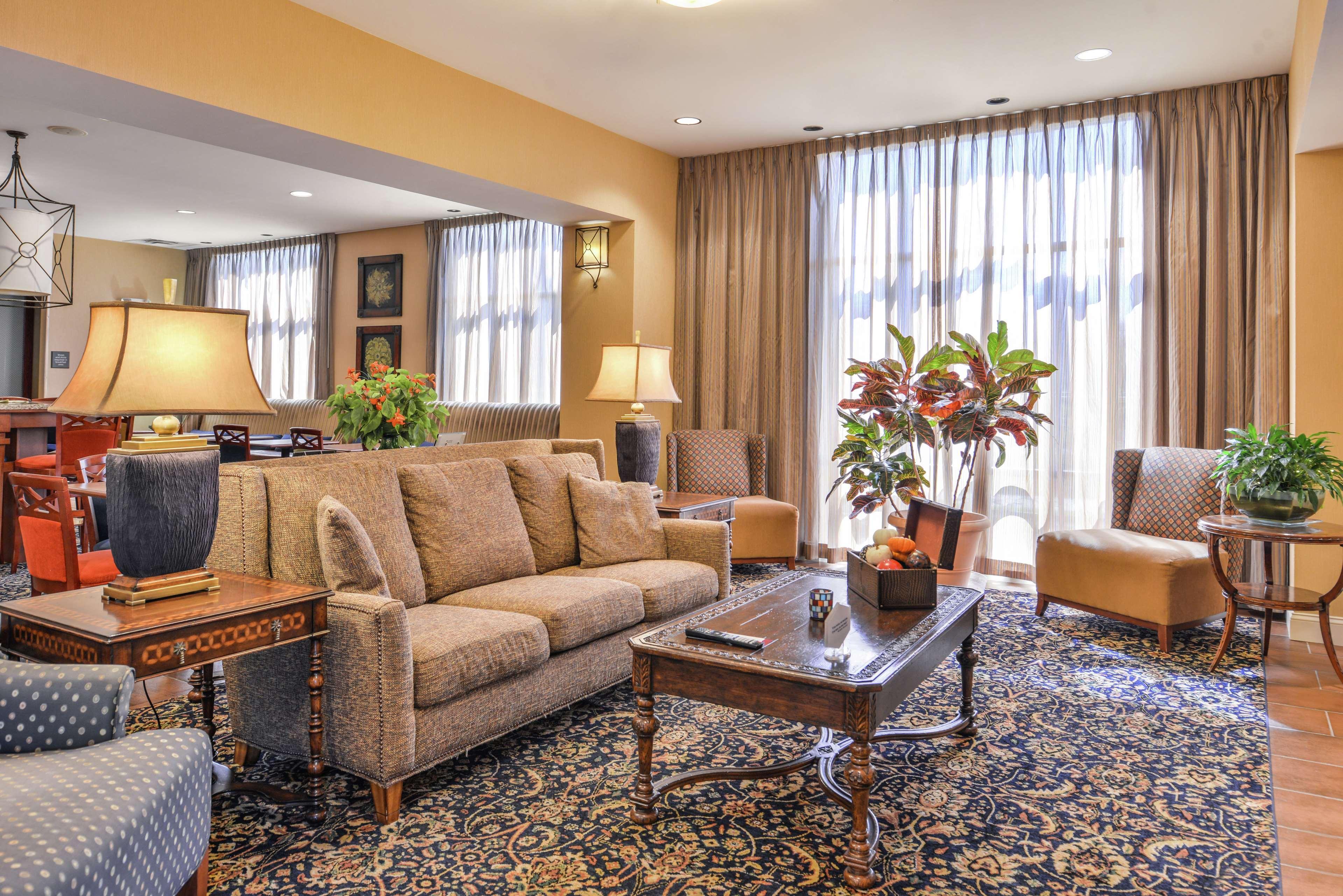 Hampton Inn Jackson-College Avenue Eksteriør billede