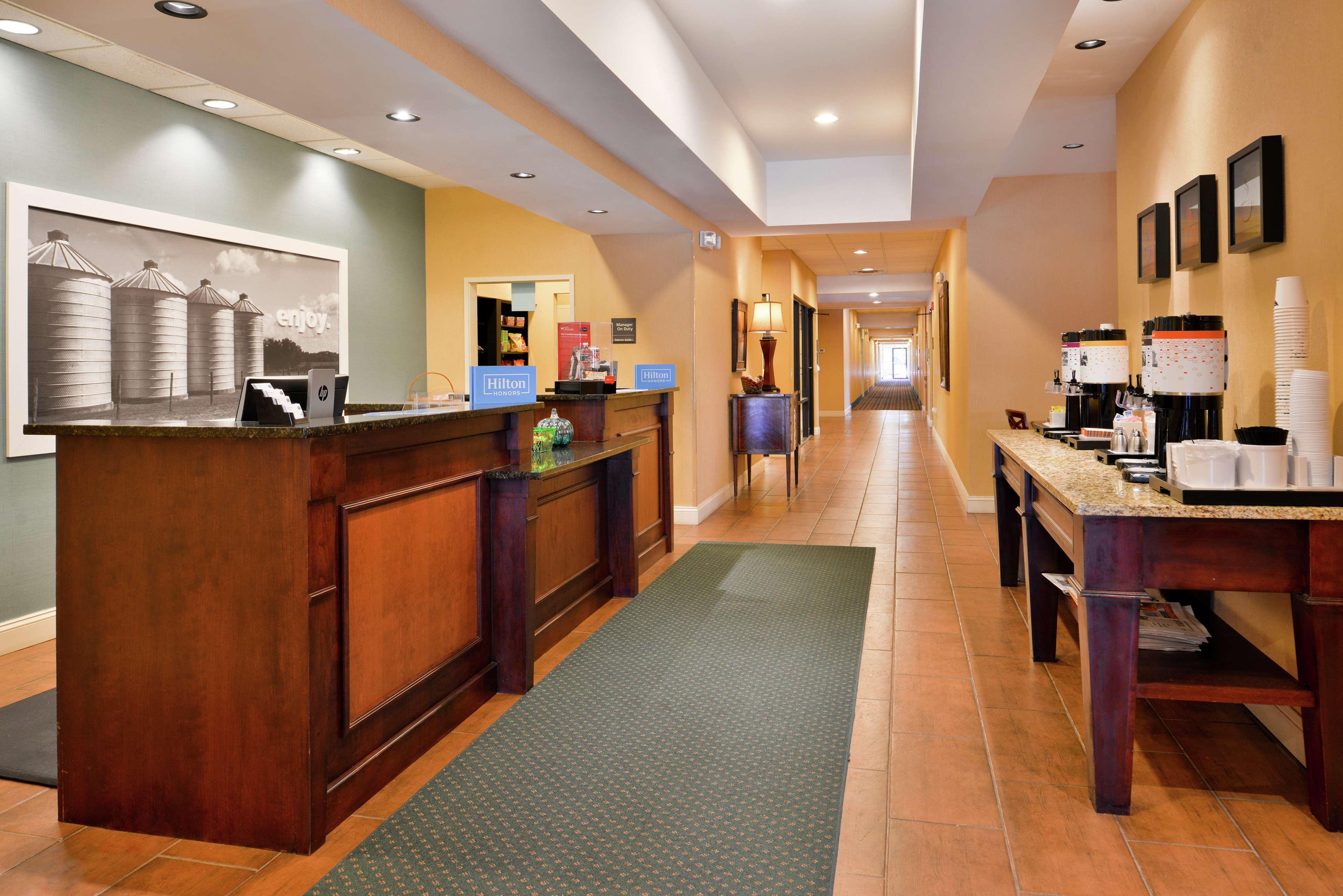 Hampton Inn Jackson-College Avenue Eksteriør billede