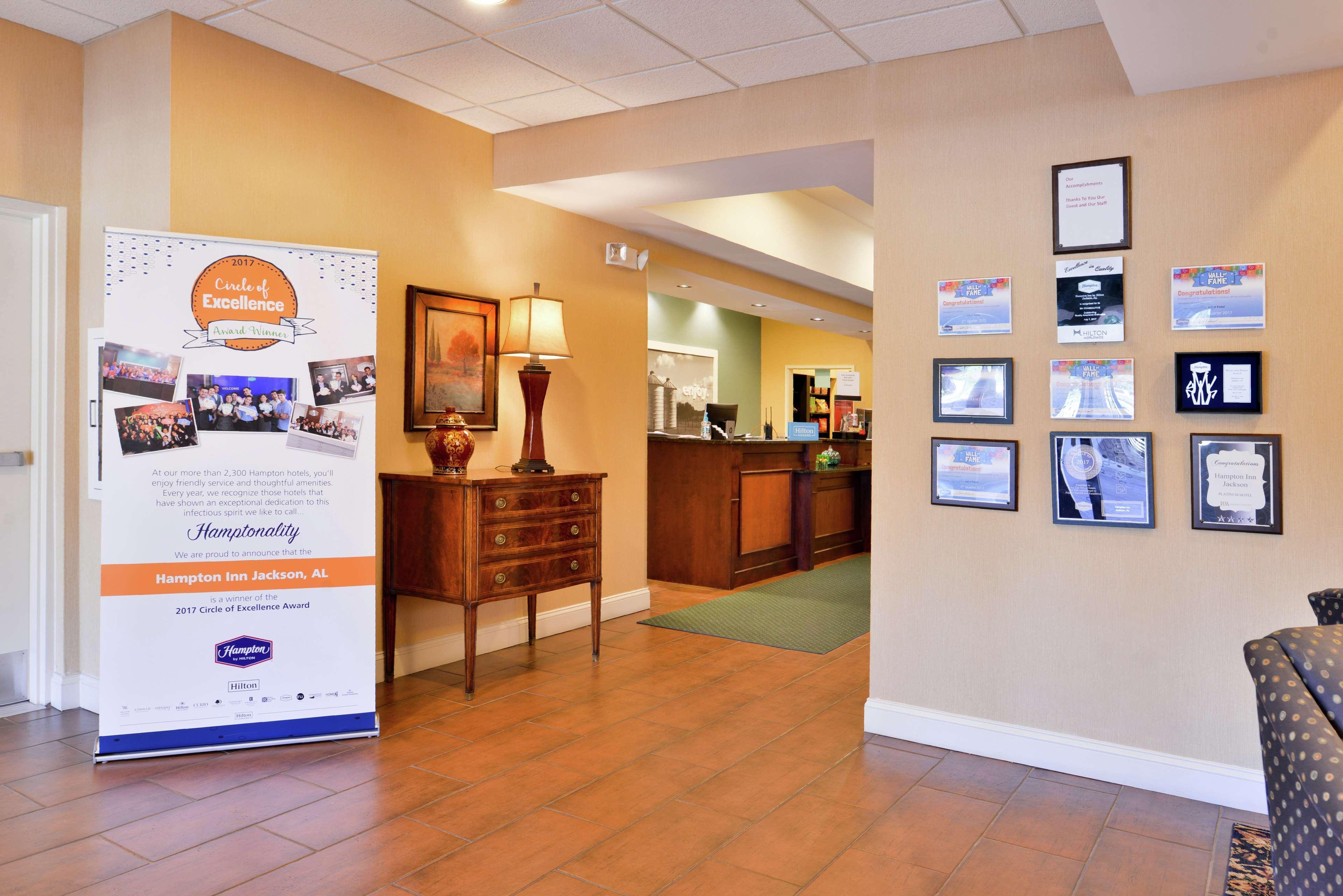Hampton Inn Jackson-College Avenue Eksteriør billede