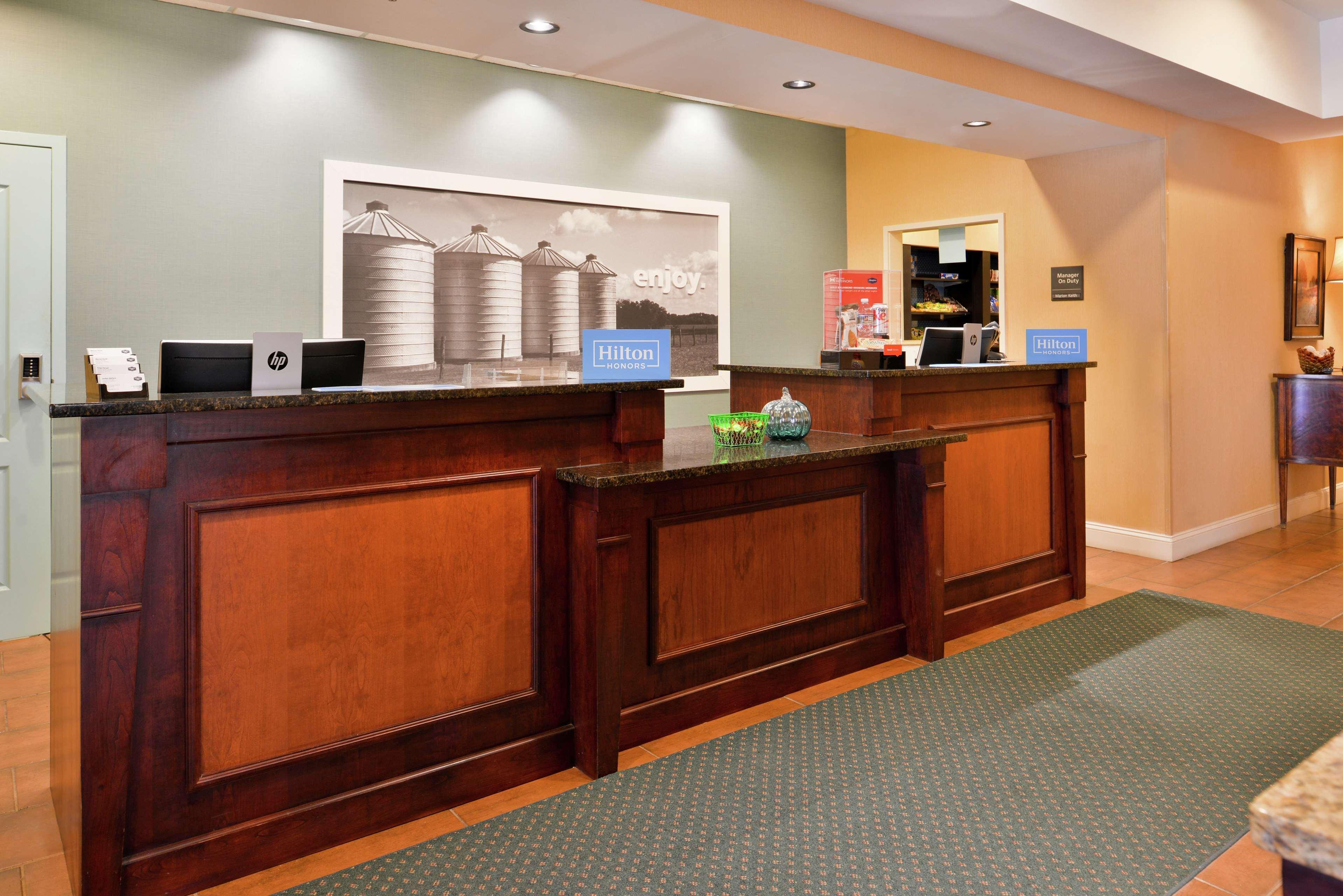 Hampton Inn Jackson-College Avenue Eksteriør billede