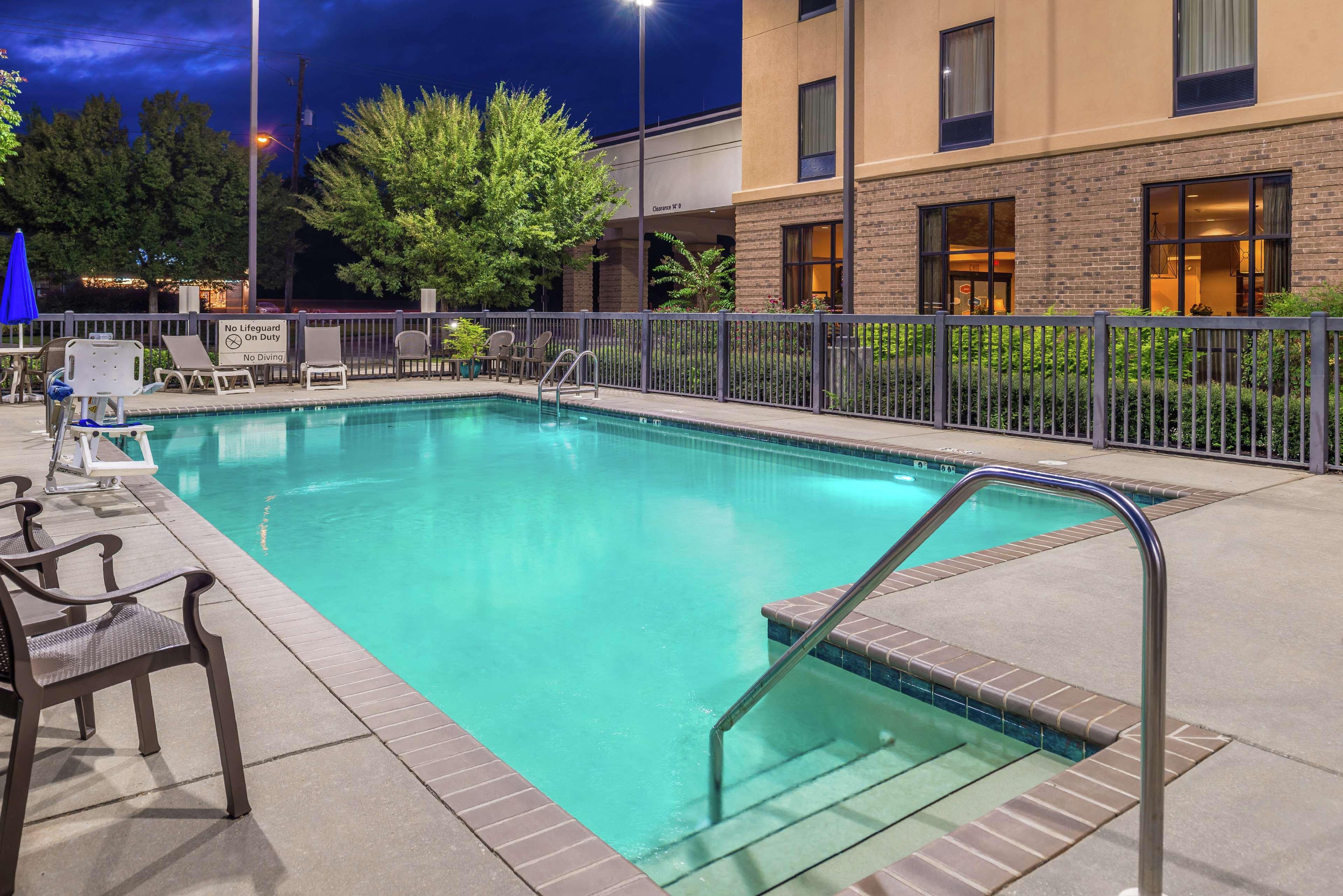 Hampton Inn Jackson-College Avenue Eksteriør billede