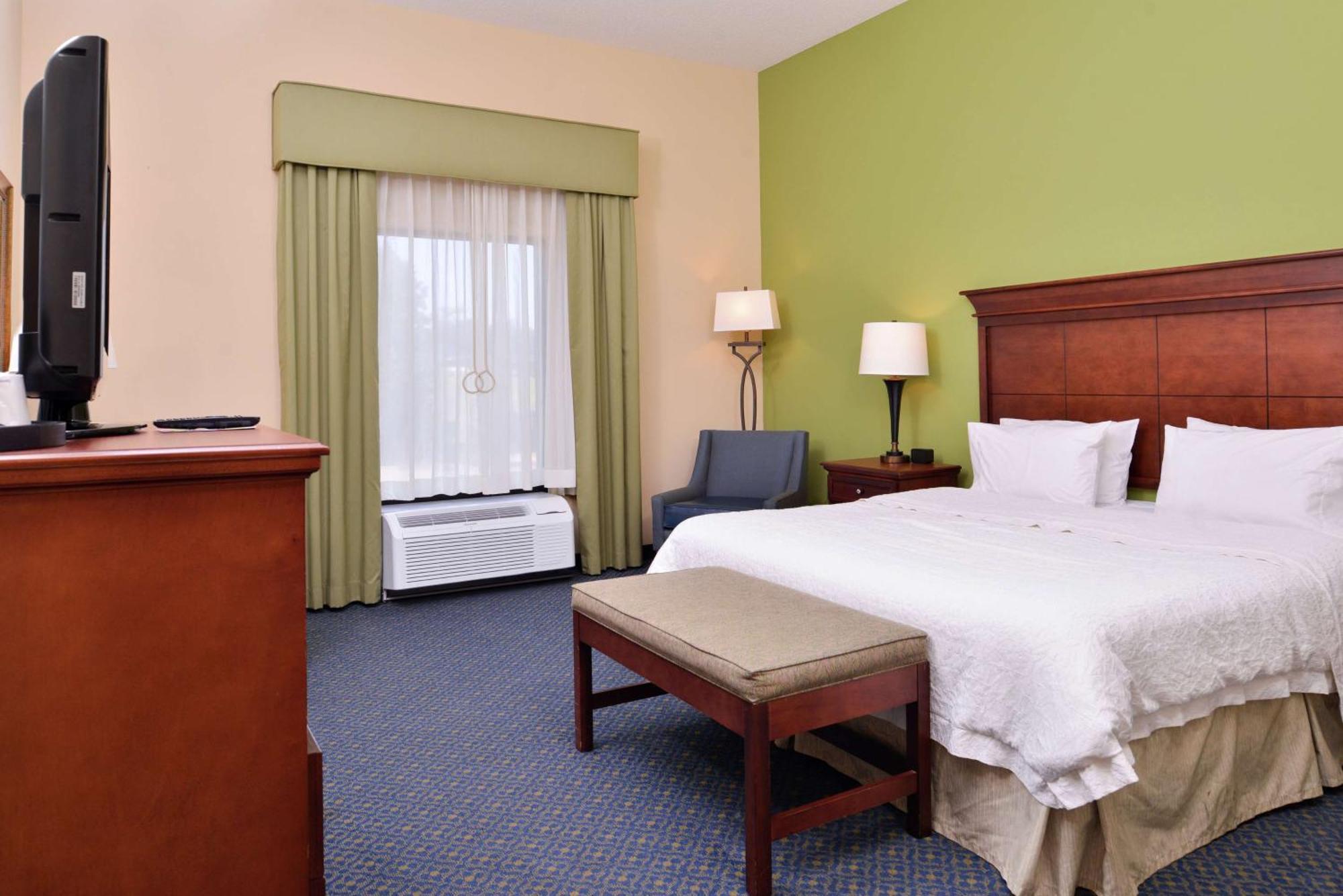 Hampton Inn Jackson-College Avenue Eksteriør billede